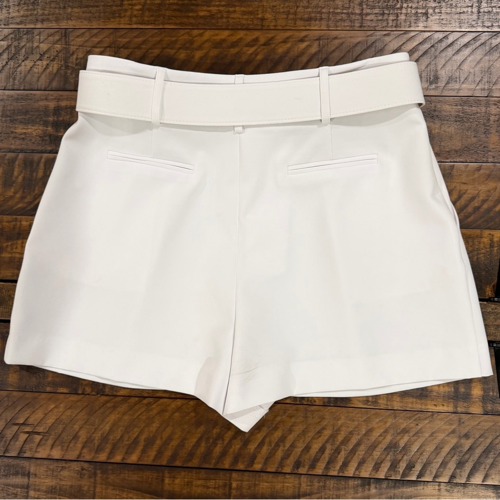 Gianni Bini White Pleated High-Rise Belted Shorts size 12 - Picture 3 of 5